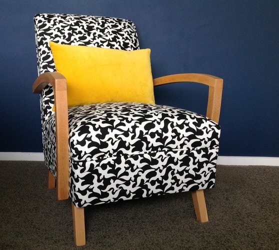 Upholstered chair with cushion